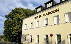 Hotel Maroon